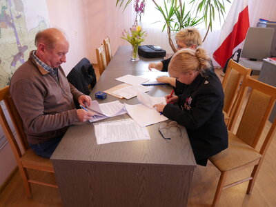 zdjęcie do
														 artykułu: Podpisano umowę na budowę kolejnego etapu kanalizacji sanitarnej w Sidzinie oraz dokończenie budowy ul. Radziechowskiej w Sidzinie.