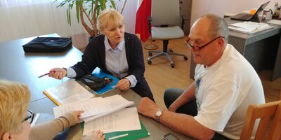 zdjęcie do
														 artykułu: Umowa na remont w świetlicy w sołectwie Czarnolas podpisana. 