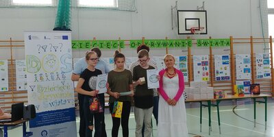 zdjęcie do
														 artykułu: Projekt Dziecięce Odkrywanie Świata? realizowany przez Zespół Szkolno  Przedszkolnym w Sidzinie zakończony.