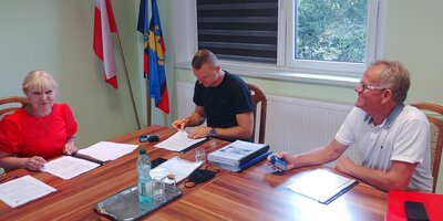 zdjęcie do
														 artykułu: Podpisano umowę na realizację 2 etapu termomodernizacji Zespołu Szkolno- Przedszkolnego w Chróścinie! 