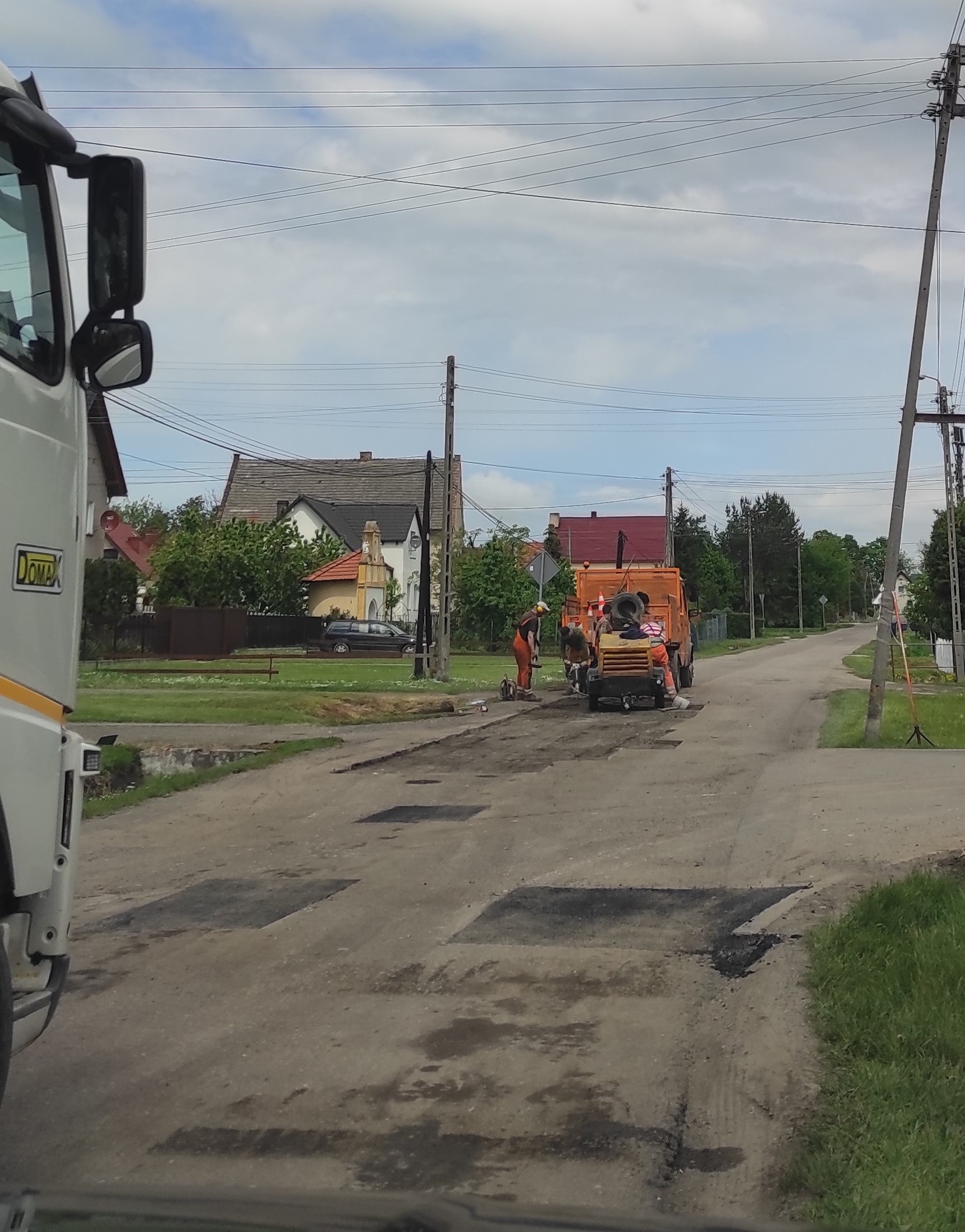 Rozpoczął się remont dróg lokalnych