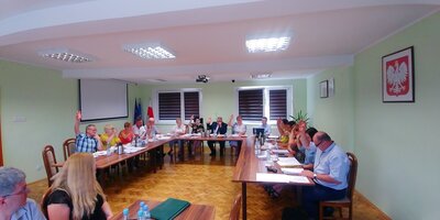 zdjęcie do
														 artykułu: WÓJT SKOROSZYC z wotum zaufania i absolutorium